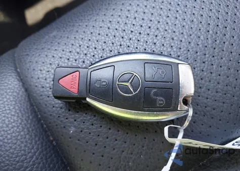 2014 Mercedes-Benz C 300 Luxury 4Matic/Sport 4Matic z USA, uszkodzony, nr VIN WDDGF8AB8ER318100